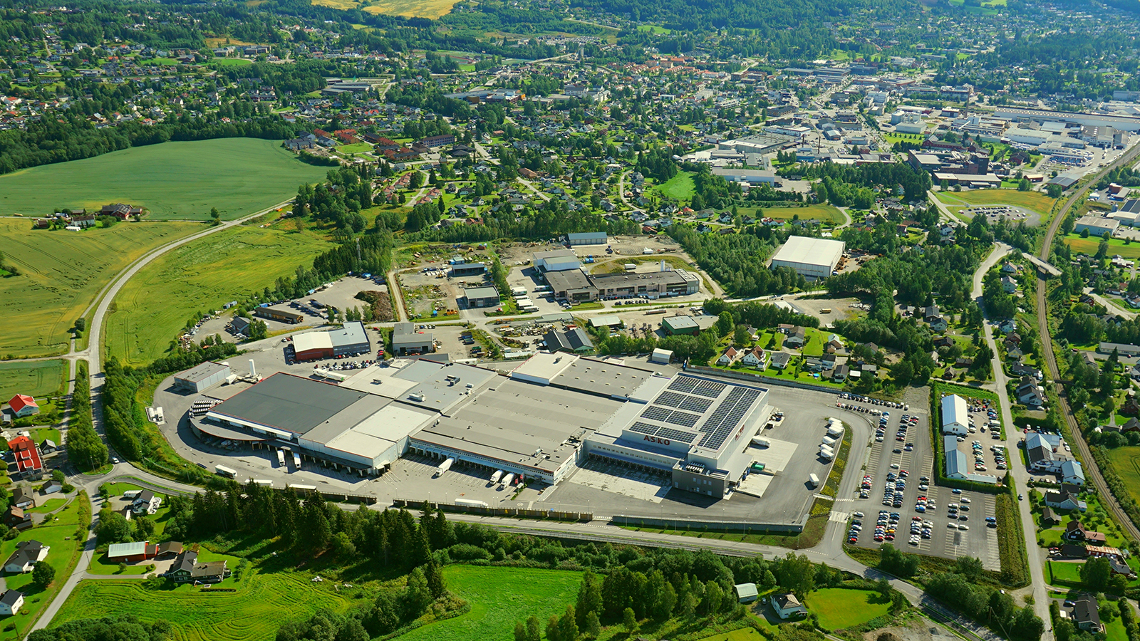 ASKO HEDMARK sitt bygg sett fra luften